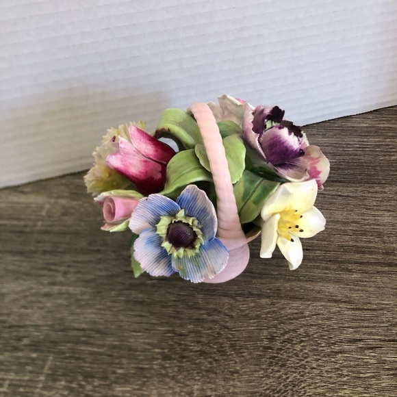 Vtg Staffordshire Basket with Multicoloured Flowers - Picture 3 of 13